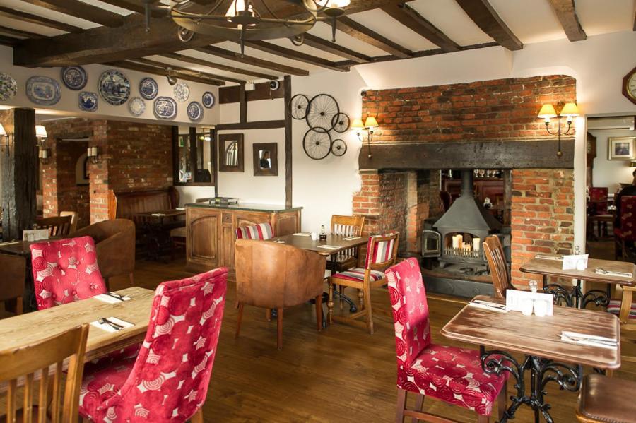 The White Horse Inn Eye  Стая снимка